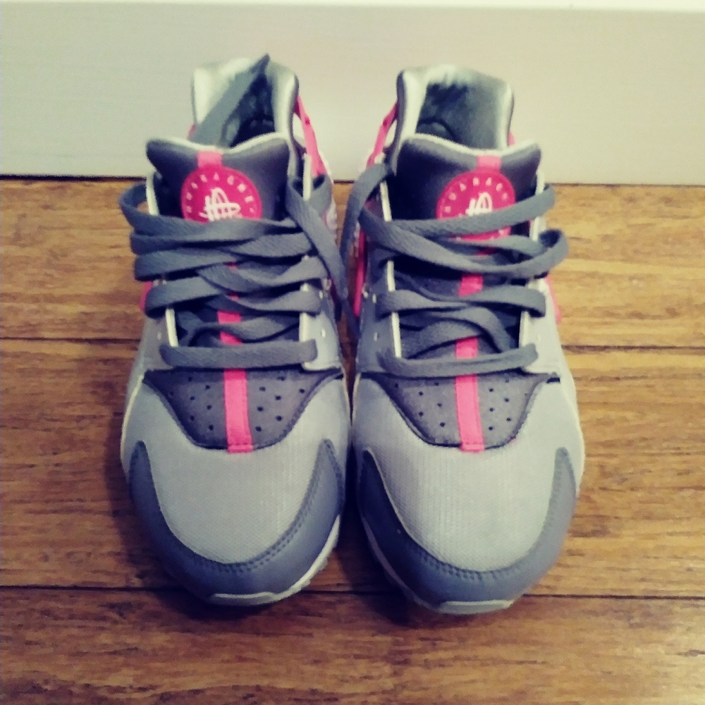 Nike Huarache 6Y Sneakers